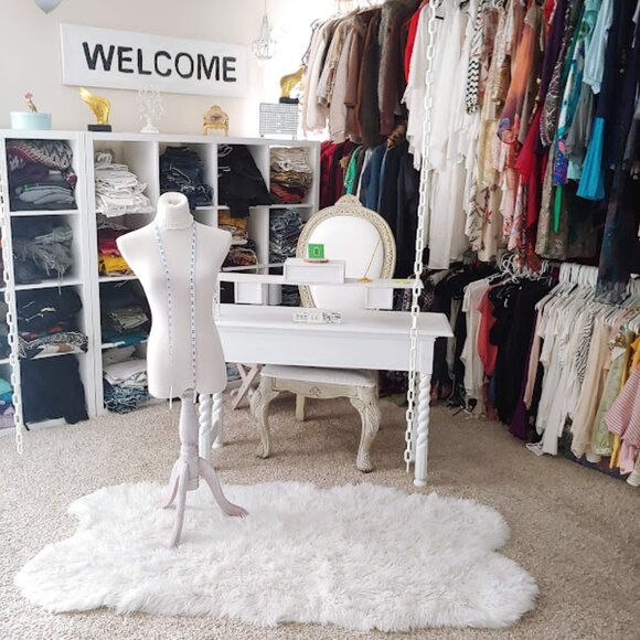 LIKE for LIVE shows + CHECK my CLOSET - Picture 3 of 11